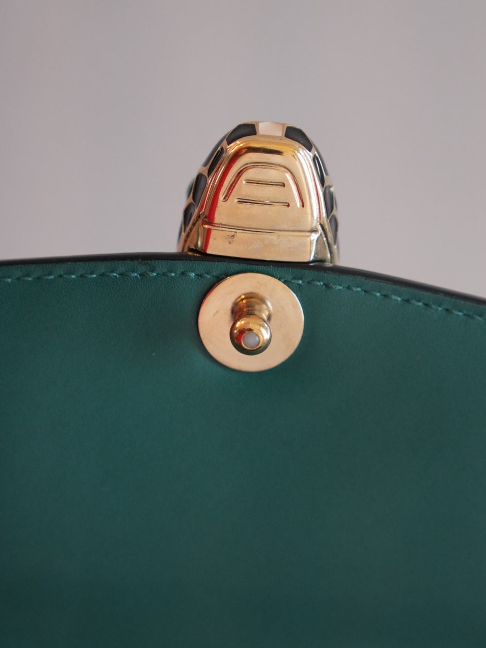 BVLGARI SERPENTI FOREVER Medium Calfskin Green - Picture 11 of 16
